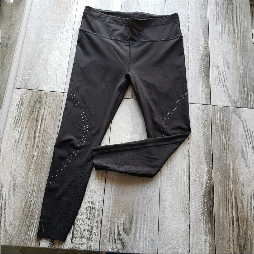 Athleta Accelerate Lasercut 7/8 Tight